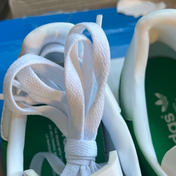 Adidas Gazelle Green and White Sneakers shoes are perfect box is destroyed - Picture 4 of 9